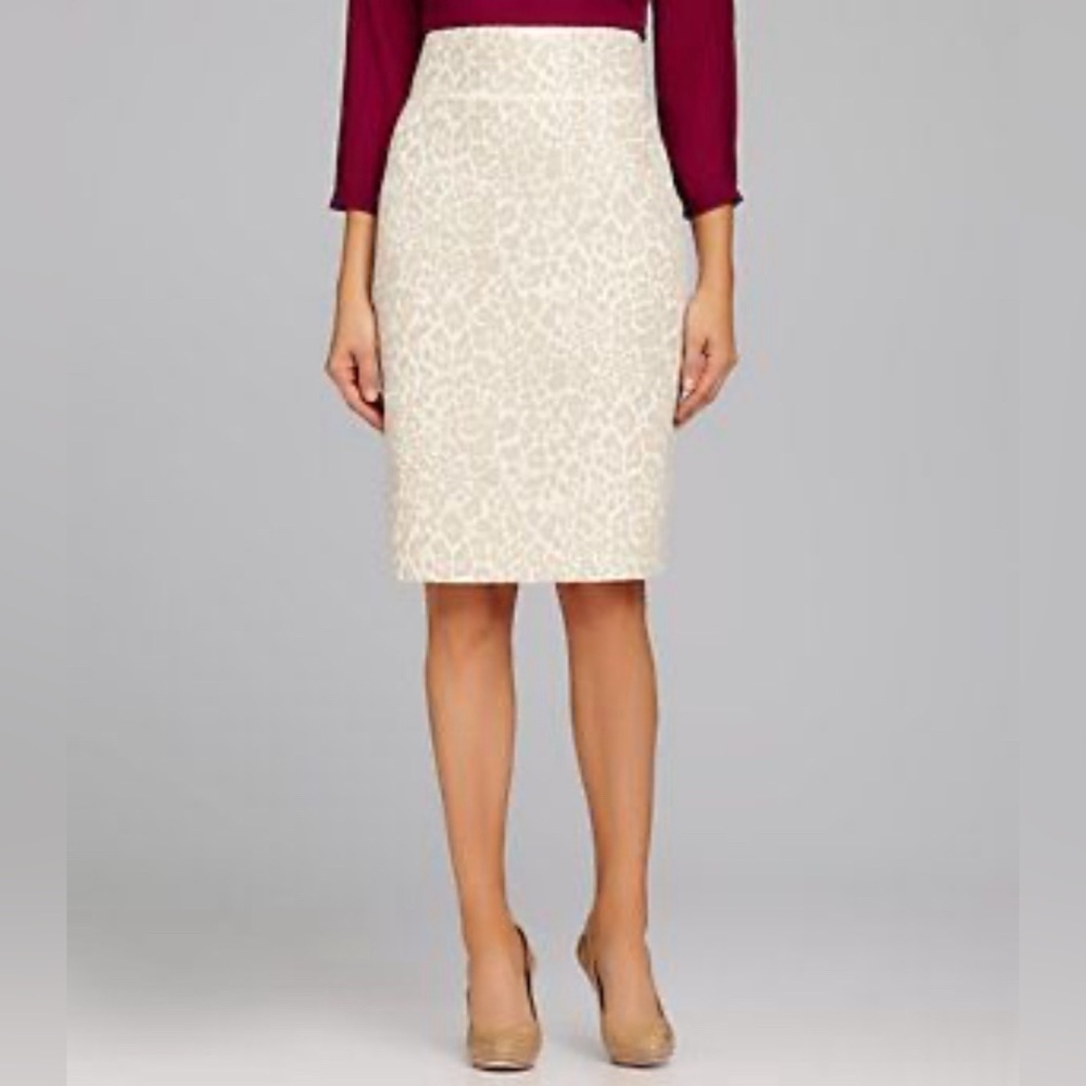 Antonio Melani Leopard Print Neutral Creme Lightweight Pencil Skirt Size 6